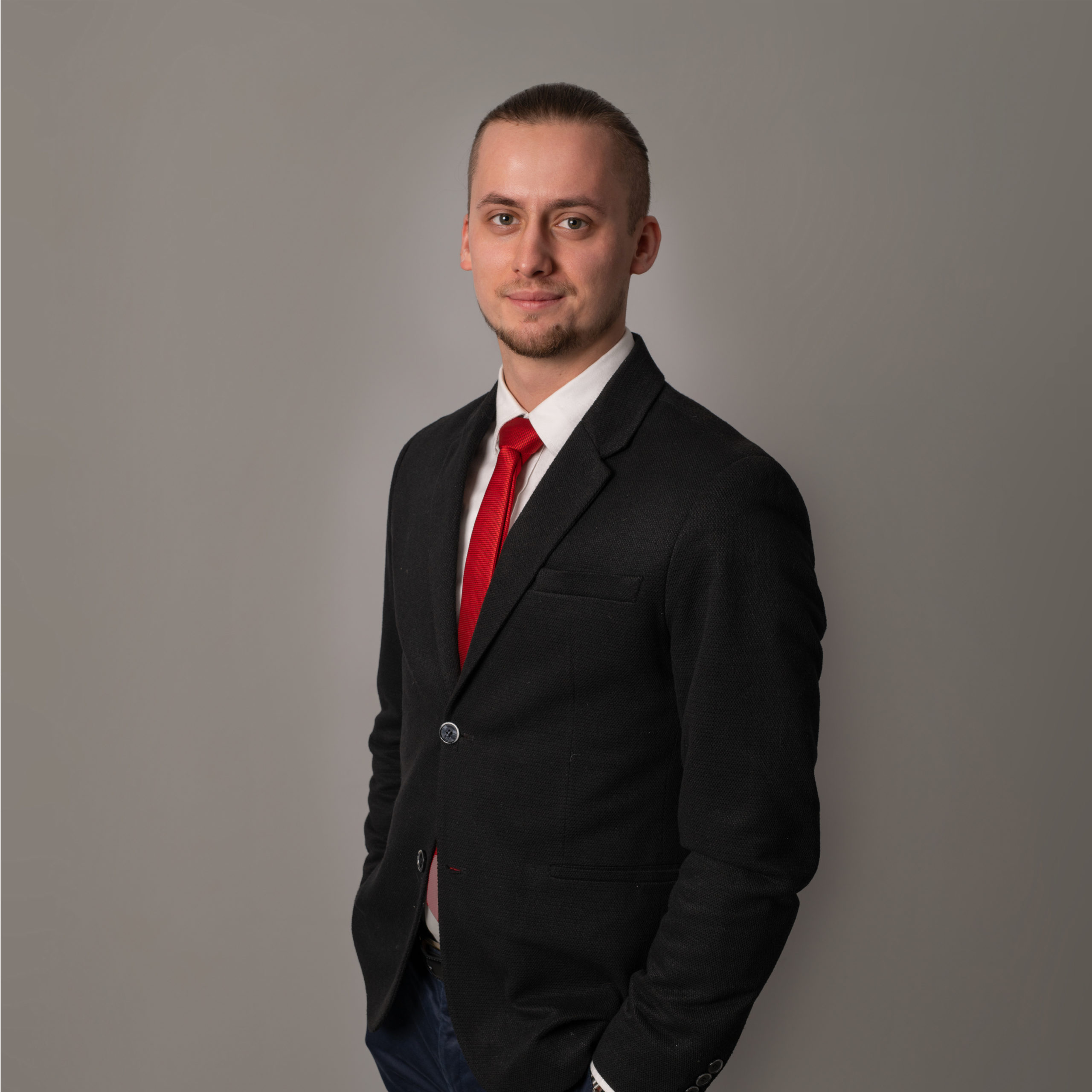 https://frankowekredyty.pl/wp-content/uploads/2025/04/Hubert-Adamczak-scaled.jpg
